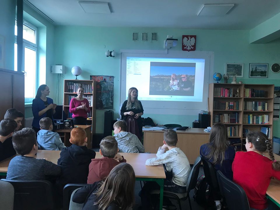 Учасниці проєкту &#8220;Баба Єлька&#8221; у Польщі розповідають дітям про українську культуру. ФОТО