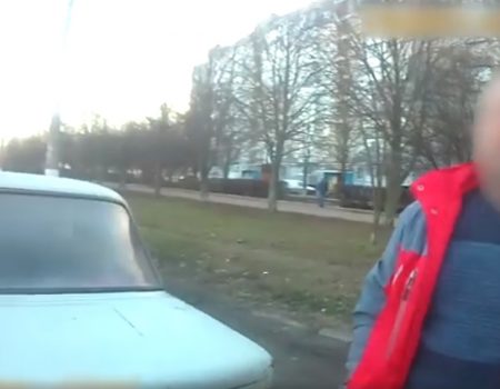 У Кропивницькому п’яний водій пропонував патрульним хабар. ВІДЕО