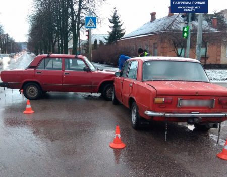 У Кропивницькому зіштовхнулись два ВАЗи. ФОТО