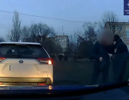 У Кропивницькому водій пропонував патрульним хабар. ВІДЕО