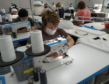 На Кіровоградщині швейні підприємства налагоджують пошив медичних масок