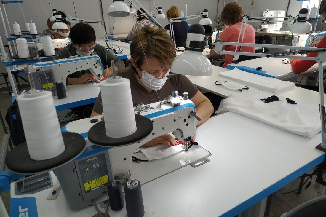 На Кіровоградщині швейні підприємства налагоджують пошив медичних масок