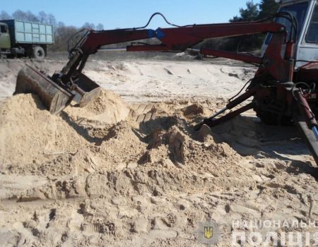 На Кіровоградщині затримали чоловіків, які незаконно видобували пісок