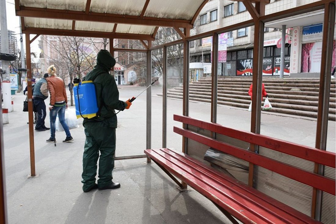 У Кропивницькому центральні зупинки громадського транспорту дезінфікують тричі на день