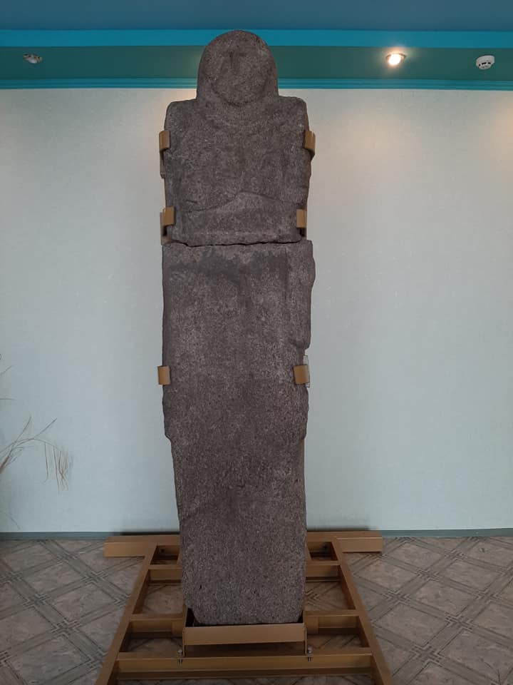 Кропивницький: в археологічному музеї встановили кам’яну стелу скіфського часу