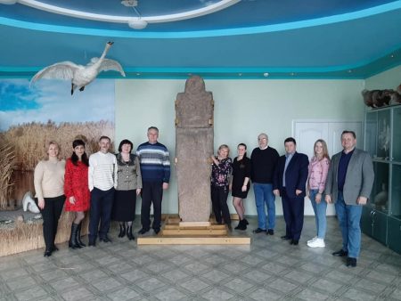Кропивницький: в археологічному музеї встановили кам’яну стелу скіфського часу