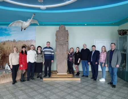 Кропивницький: в археологічному музеї встановили кам’яну стелу скіфського часу