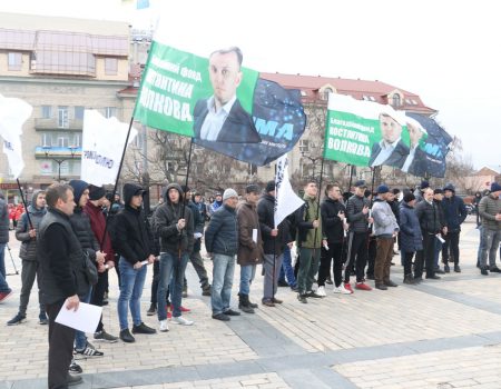 “Ви прийшли, мене нема”: попри обіцянку повернутися, Волков не з’явився на акції на “свою честь” у Кропивницькому