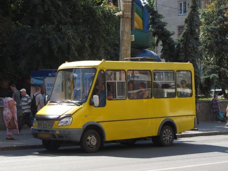 Водій без відповідної категорії на керування возив пасажирів у Світловодську. ВІДЕО
