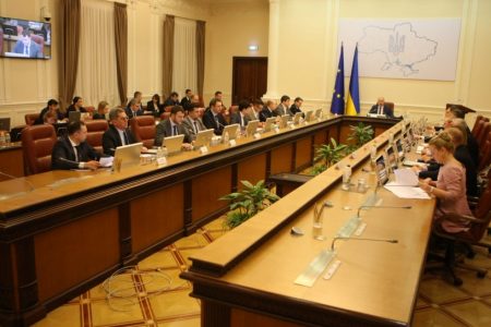 Карантин у школах та ще низку заходів запровадив уряд, щоб убезпечити українців від коронавірусу