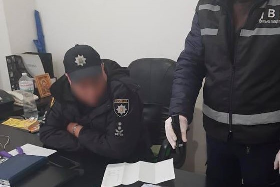 Підполковнику з Кіровоградщини, в кабінеті якого знайшли купу грошей, оголосили про підозру