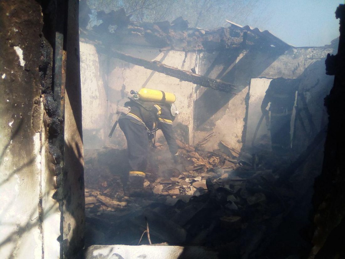 Троє загинуло, одну дитину врятував сусід із палаючого будинку на Кіровоградщині