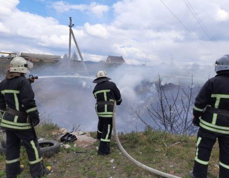 У Кропивницькому знову горіло сміття. ФОТО