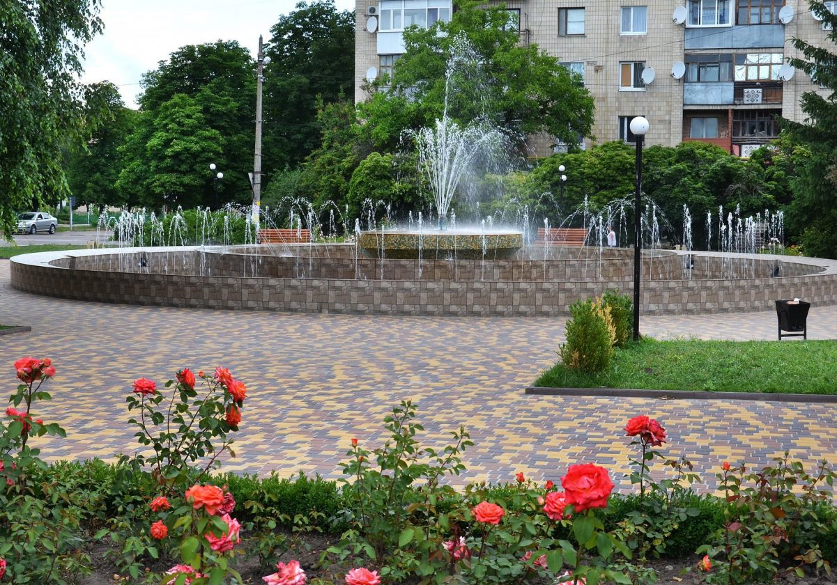 На відміну від Кропивницького, у Новомиргороді включили фонтани. ФОТО