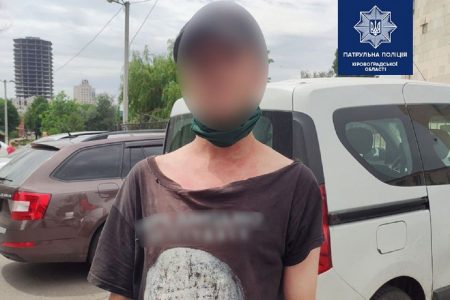 У Кропивницькому патрульні затримали чоловіка, який був у розшуку