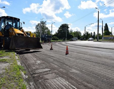 У Кропивницькому ремонтують дорогу за 10 мільйонів. ФОТО