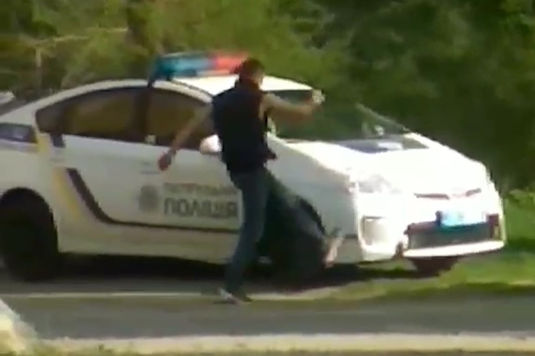 У Кропивницькому суд зобов&#8217;язав хулігана заплатити за пошкодження &#8220;Toyota Prius&#8221; патрульних