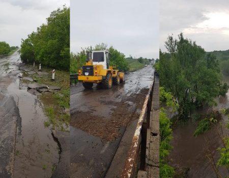 Через зливу замулило ділянку дороги Кропивницький-Платонове і знесло асфальт