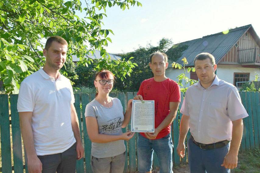 Родина з Кіровоградщини, житло якої зруйнувала блискавка, стала власником нового будинку