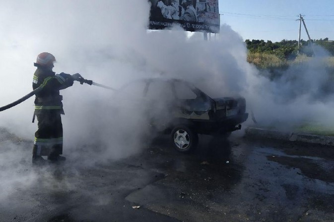 У Новоукраїнці горіла автівка. ФОТО