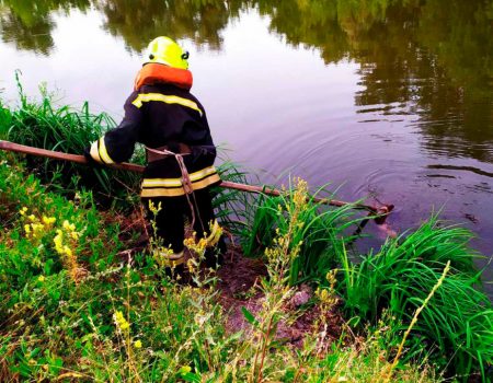 В Олександрії рятувальники дістали з річки тіло загиблого чоловіка