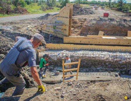 У Новгородківському районі Кіровоградської області капітально ремонтують міст. ФОТО