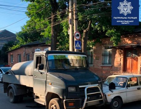 Асенізатор спричинив аварію в Кропивницькому. ФОТО