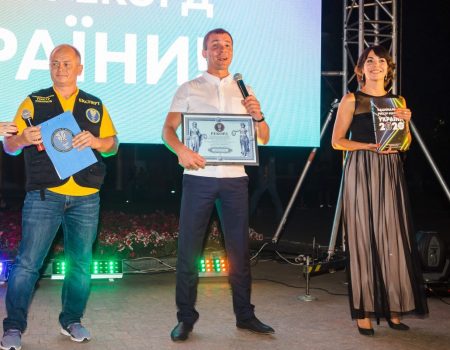 У Кропивницькому відбувся XII Міжнародний фестиваль пісні і танцю та встановили новий рекорд. ФОТО