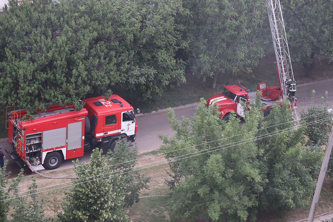 У Кропивницькому приборкали пожежу на 8-ому поверсі й урятували чоловіка. ФОТО. ВІДЕО