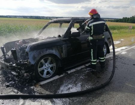 На дорозі Кропивницький-Олександрівка згорів «RANGE ROVER». ФОТО