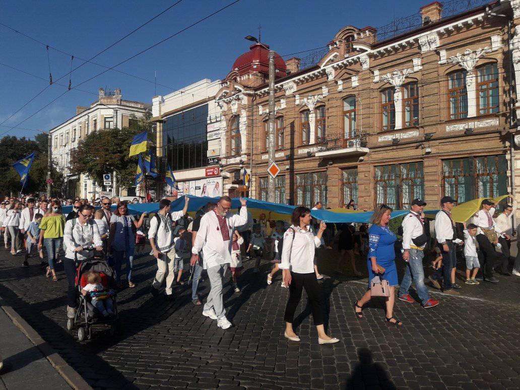 У Кропивницькому пройшла 11-та щорічна хода вишиванок. ФОТО 5