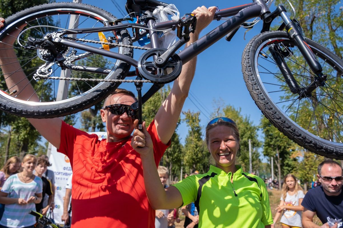 Флешмоб у Кропивницькому: кілька тисяч велосипедистів нагадали владі про необхідність велодоріжок. ФОТО