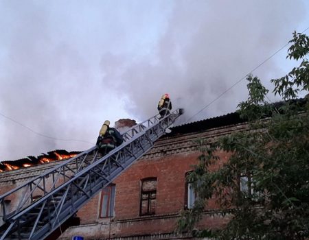 У центрі Кропивницького горіла адмінбудівля. ОНОВЛЕНО