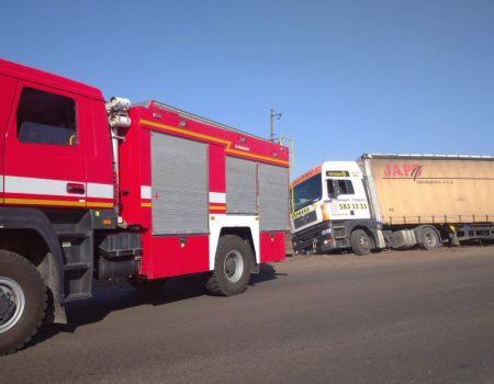 У Новгородківському районі рятувальники дістали з кювету вантажівку «MAN»