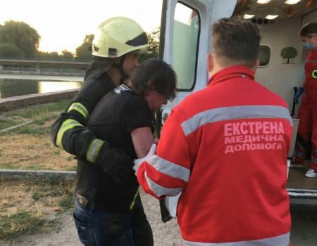 У Кропивницькому близько 6-ої ранку рятувальники дістали з води чоловіка