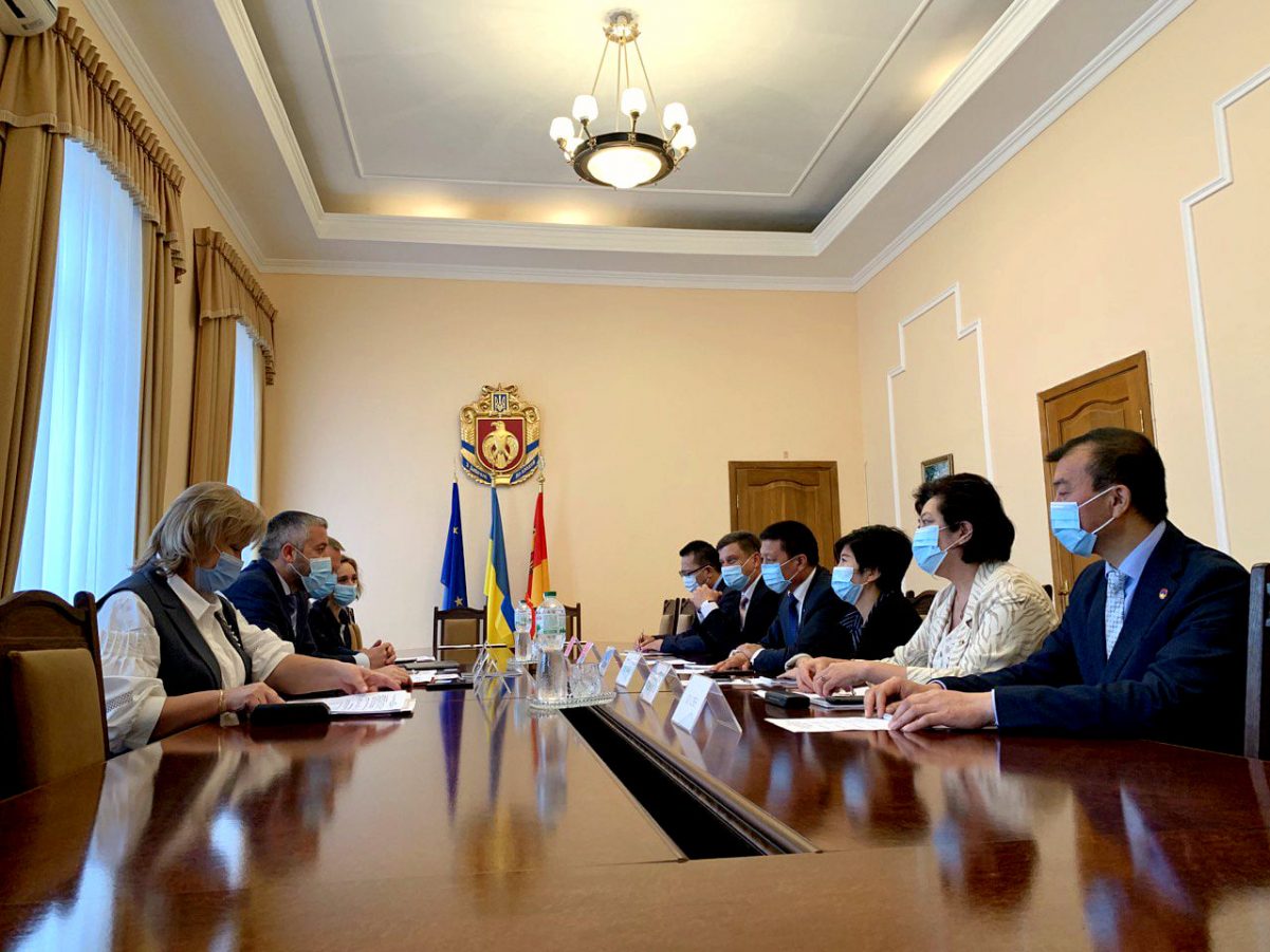 Голова ОДА Андрій Назаренко підписав меморандум про співпрацю з китайською діаспорою
