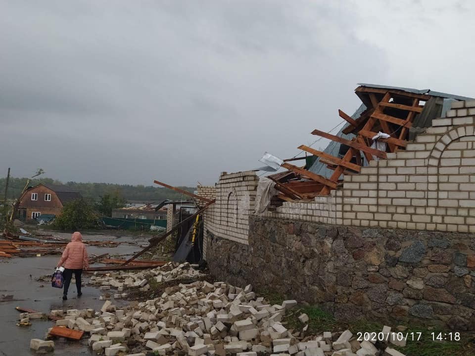 У Кропивницькому негода знесла дахи та зруйнувала будинки. ФОТО. ВІДЕО