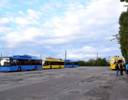 До кінця серпня автобуси й тролейбуси до селища Нового ходитимуть за іншою схемою руху