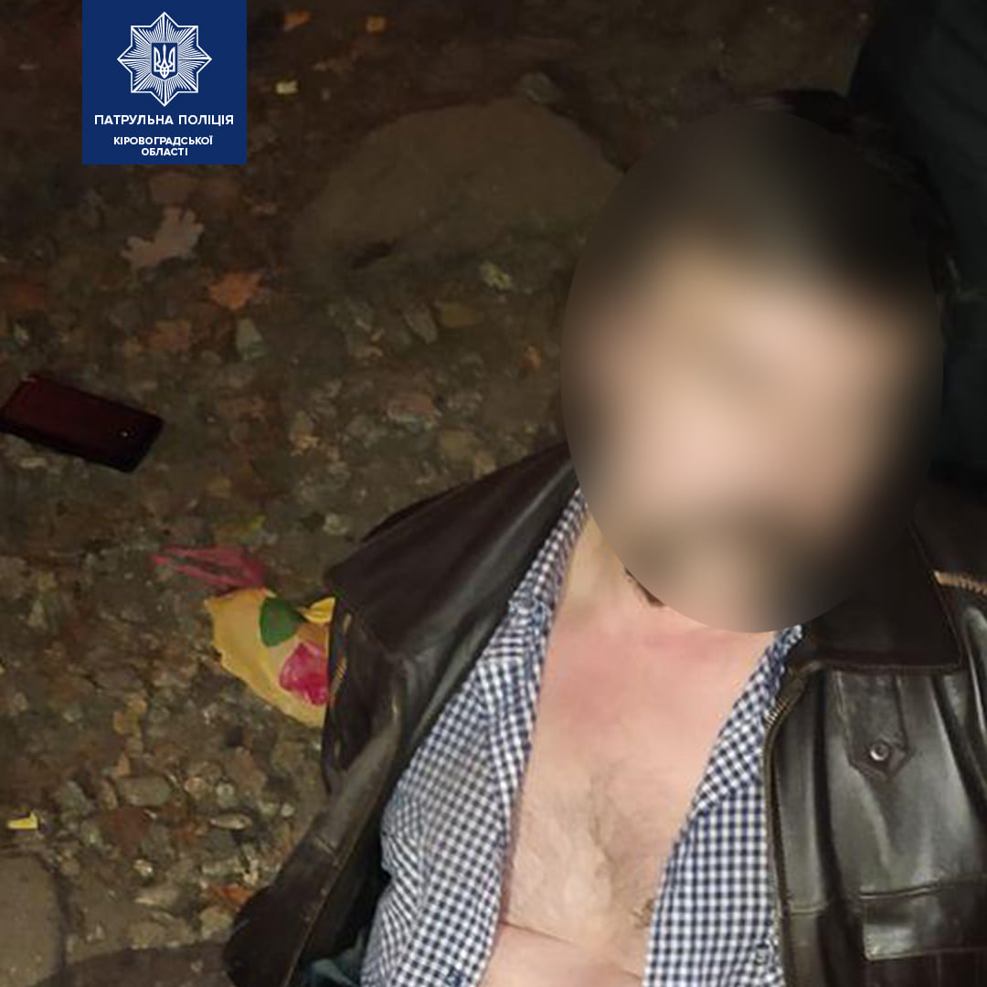 У Кропивницькому затримали чоловіка, який розмахував серед вулиці пістолетом