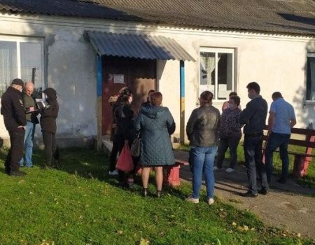 На Кіровоградщині члени виборчої комісії не пускали на дільницю навіть нову голову