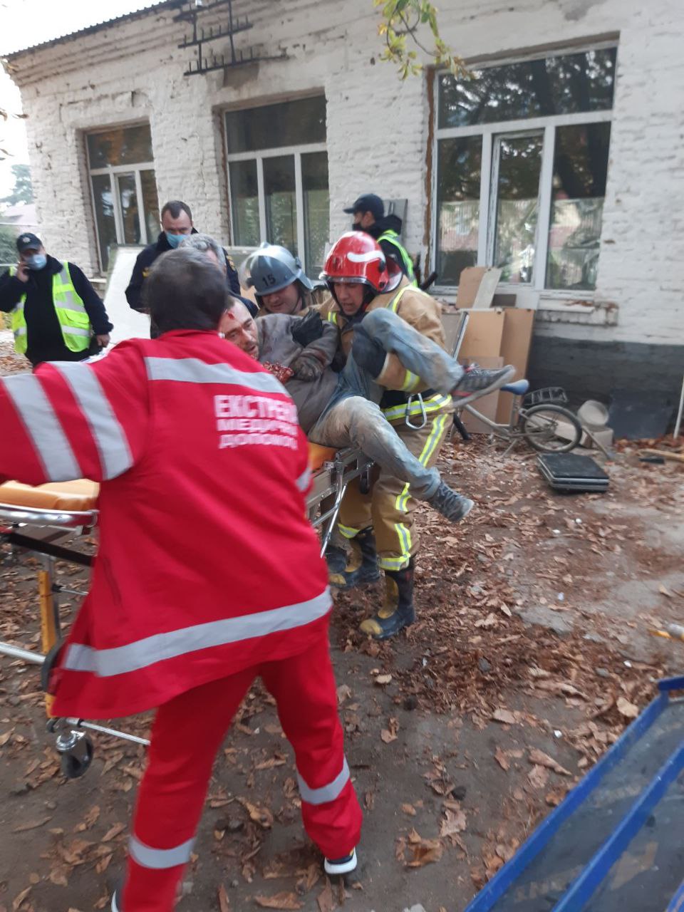 У Добровеличківці будівля на території школи-інтернату обвалилася на чоловіка