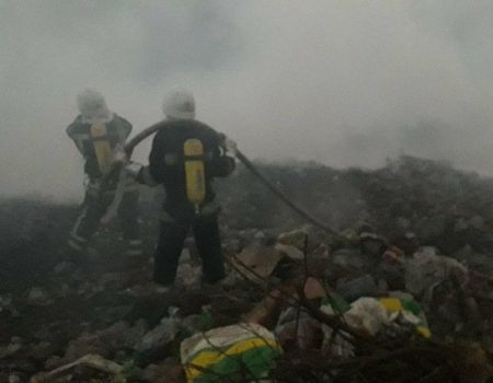 У Знам’янці другий день гасять пожежу на міському сміттєзвалищі. ФОТО