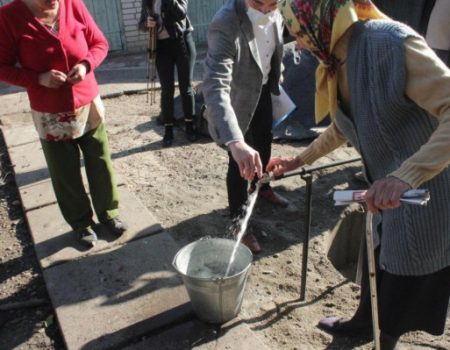 У Долинський зробили пробний пуск води довгоочікуваного нового водопроводу