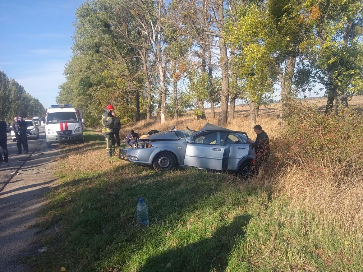 В Олександрівському районі під час зіткнення «Daewoo» та ЗІЛу постраждала жінка. ФОТО