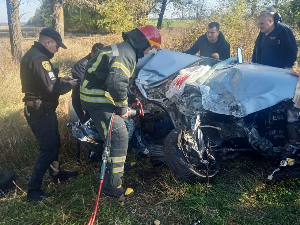 В Олександрівському районі під час зіткнення «Daewoo» та ЗІЛу постраждала жінка. ФОТО