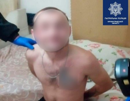 У Кропивницькому затримали молодого чоловіка за підозрою у вбивстві матері