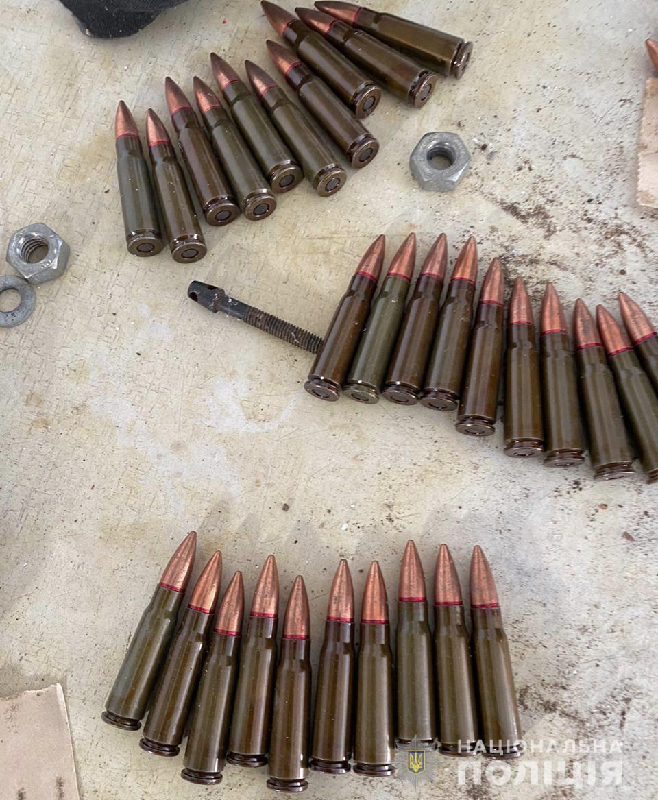 У гаражі жителя Кропивницького знайшли гранати та інші боєприпаси. ФОТО
