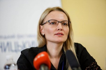 Журналістка, в якої 6 членів родини хворіли на пневмонію, поділилася враженнями про меддопомогу