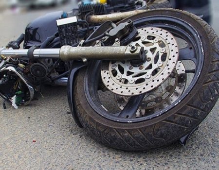 На Кіровоградщині 17-річний мотоцикліст збив 21-річну дівчину, потерпіла померла