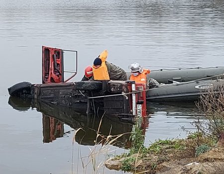 У Кропивницькому районі зі ставка дістали авто та тіло водія. ФОТО